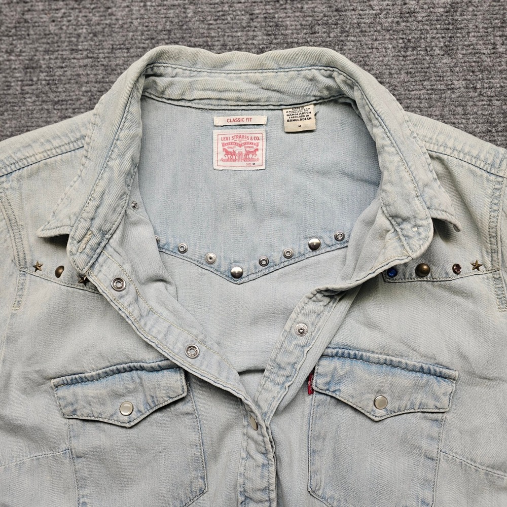 Levi Strauss Co Womens Denim Western Shirt Light Wash Studded Star Classic Fit M